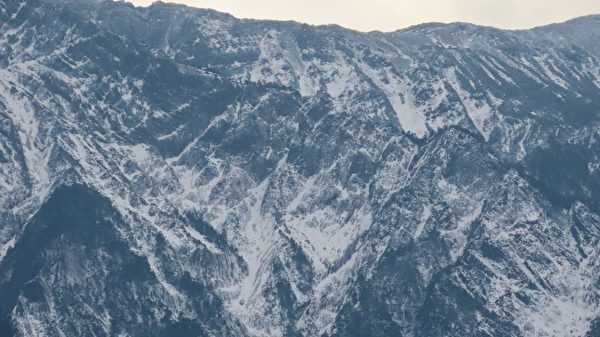 【视频】玉山雪量创20年最大 群峰雪景迷人