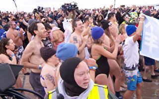 “就像在重生”  数千人康尼岛冬泳开启新年