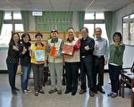 镇长致赠年节加菜金 彰化荣家长辈齿颊留香