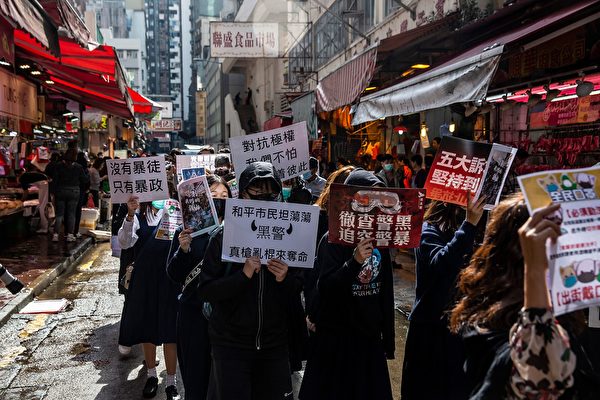 1月6日中午，香港有網民繼續發起在多區「和你Lunch」活動。圖為銅鑼灣情況。（ISAAC LAWRENCE/AFP via Getty Images）
