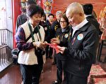 县长徐耀昌赴宫庙祈福 呼吁民众做好防疫