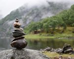 生态学家：堆叠石头风潮损害生态