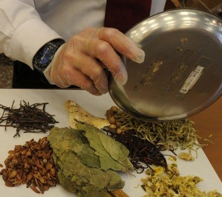 中國供應鏈斷?南加中藥業拭目以待