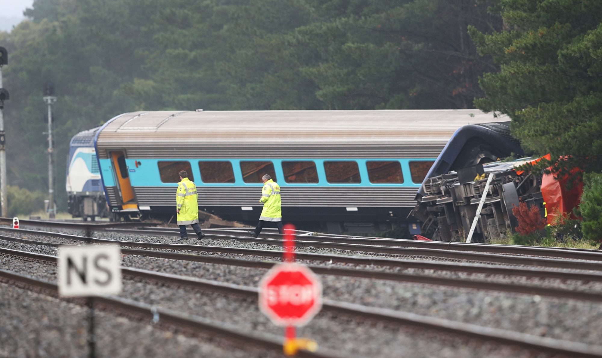 澳大利亚一列载有近200名乘客火车发生脱轨，已致2人死亡-大河新闻