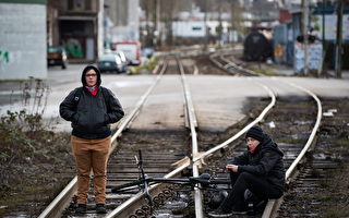 大多數加拿大人支持警方介入 結束封堵鐵路
