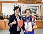 一「舉」獲四金 彰化縣長前往學校道賀