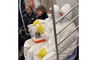在纽约地铁车厢打翻“新冠病毒”容器？恶作剧