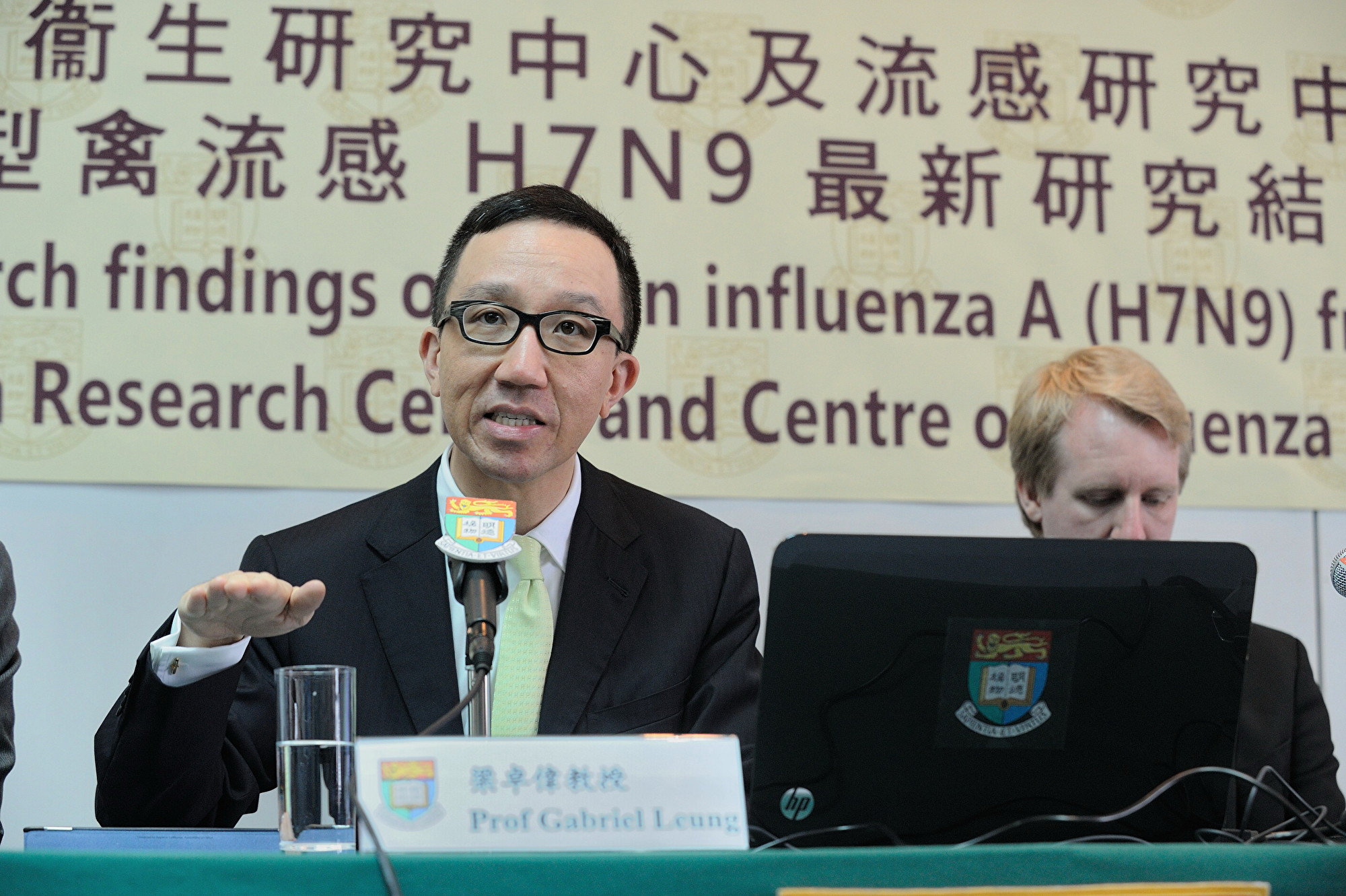 香港大學李嘉誠醫學院院長梁卓偉表示,中共肺炎比SARS「狡猾得多」,疫情未必能在今年夏天受到控制。(大紀元)