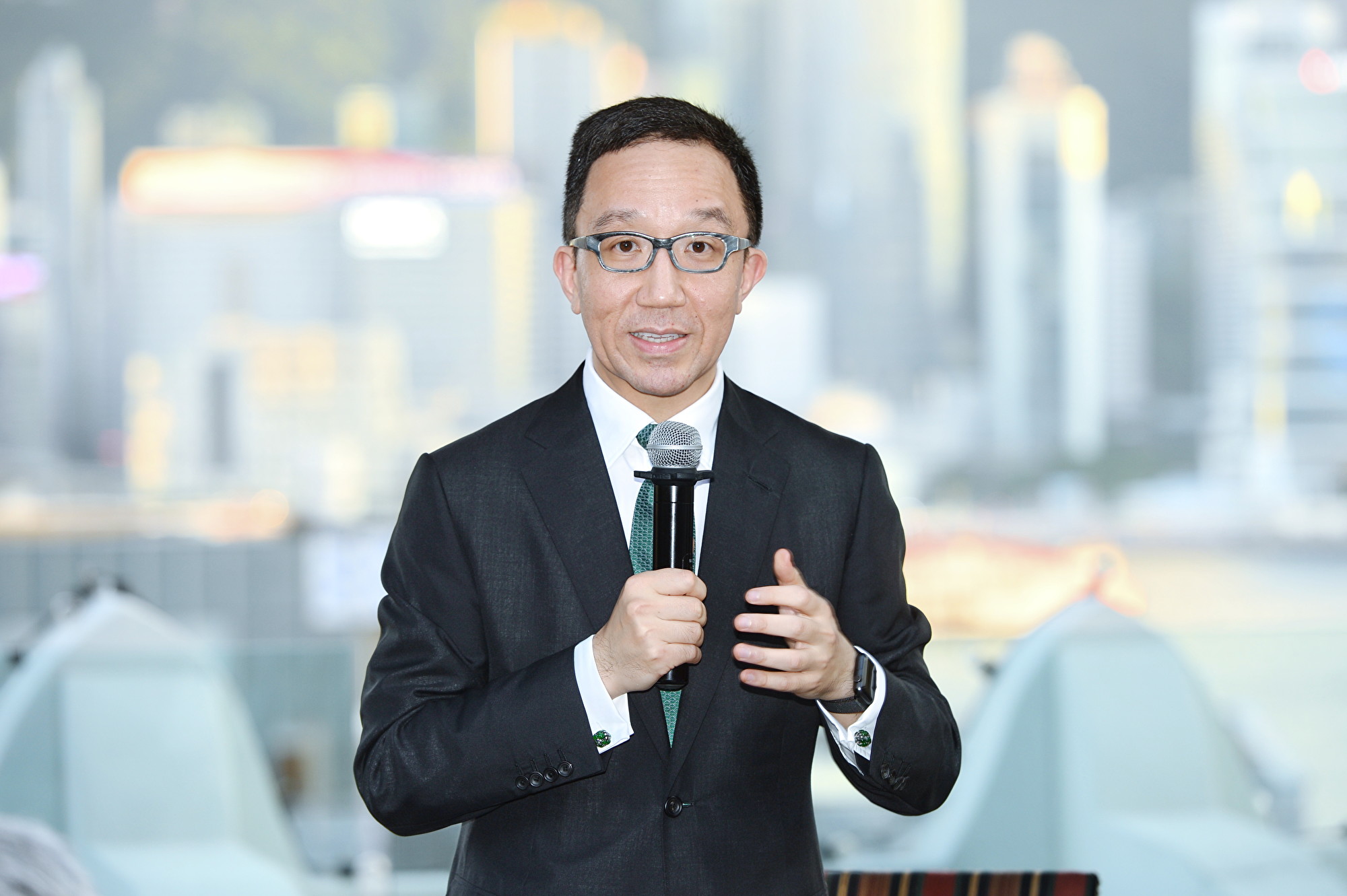 研究冠狀病毒流行病的世界級專家之一、港大醫學院院長梁卓偉。（宋碧龍／大紀元）