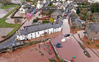 丹尼斯风暴 英国多地发洪水