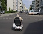 90歲老人駕代步車撞倒老鄰居 揚長而去事後「不記得」