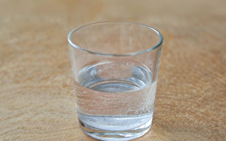 白開水是最好的飲品！排毒消疲勞 3個時間要喝