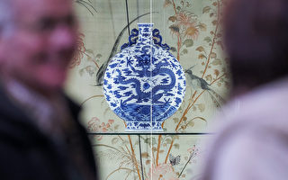 乾隆青花瓷寶月瓶：410萬歐元在法國拍賣
