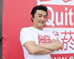 17岁女儿将闯演艺圈 李㼈：到签约我才知道