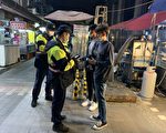 桃警防堵疫情趴趴走 臨檢營業場所道德勸說