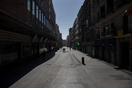 圖為空蕩蕩的西班牙馬德里街頭。