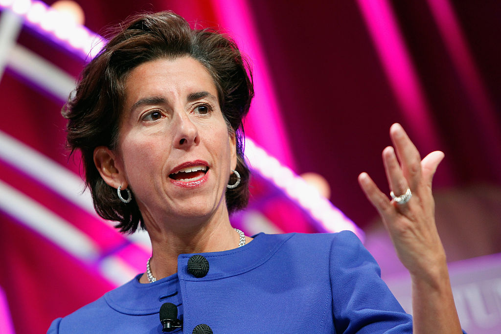 圖為羅德島州州長吉娜·雷蒙多(Gina Raimondo)。(Paul Morigi/Getty Images for Fortune/Time Inc)