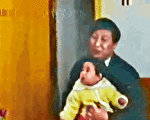 网传习近平抱孩子旧片 称“保留本色重要”