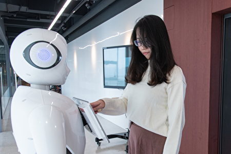 長庚大學近年積極投入AI技術研究發展及相關創新應用，先設置校級「AI研究中心」，進而增設AI學士學位學程。