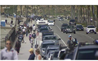 疫情下圣地亚哥海滩人潮涌动 警方关闭停车场