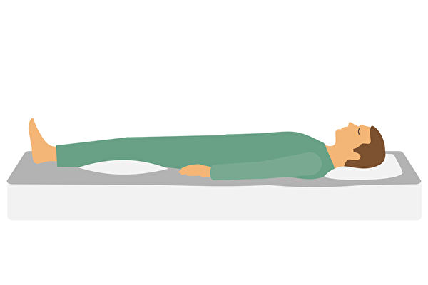 睡觉姿势不对，容易对脊椎带来损伤。(Shutterstock)