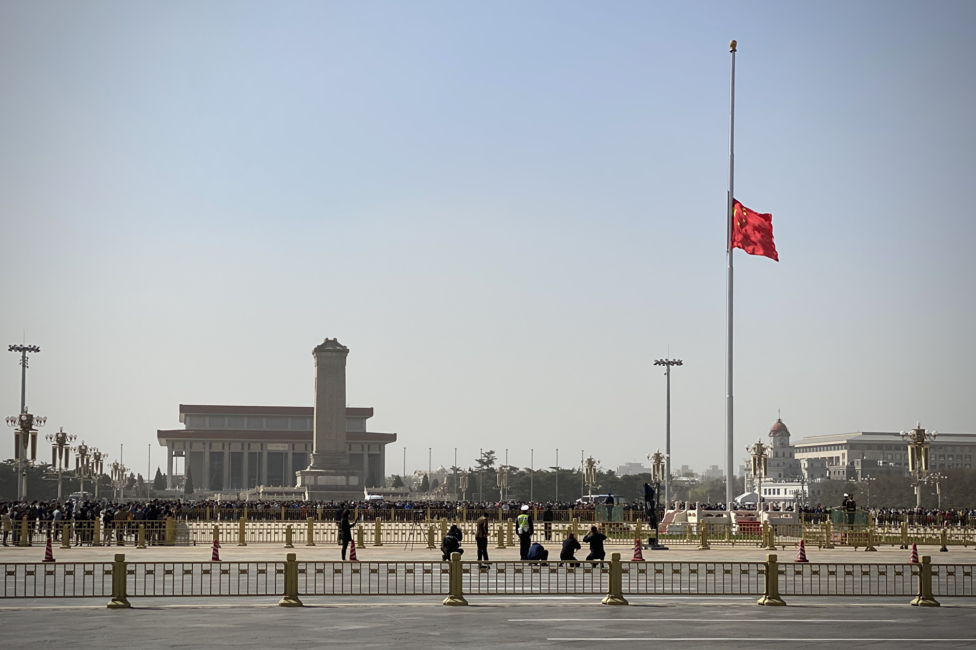 在中共病毒肆虐全球之际,专家认为,中美之间有意识的“脱钩”已演变成“混乱分手”。(Leo Ramírez/AFP)