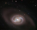 哈勃新作：旋臂嵌套的奇特棒旋星系