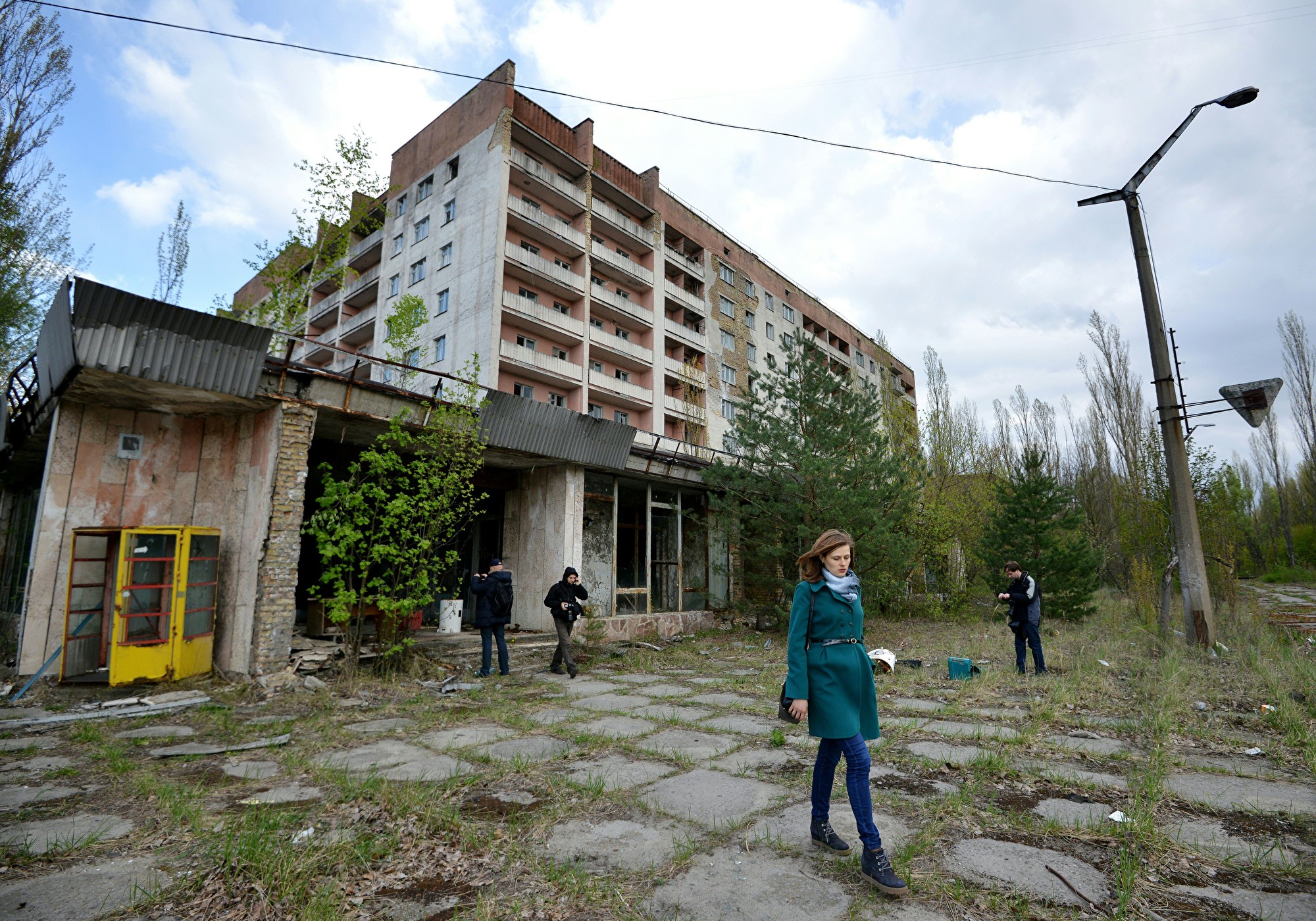 Можно сейчас жить в чернобыле. Чернобыль город Припять. Припять город призрак. Зона отчуждения город Припять. Город Чернобыль сейчас.