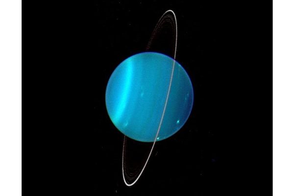 地球大小的「冰球」撞上天王星令其「傾倒」