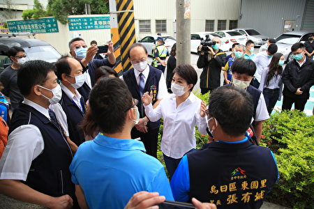 外市府于22日清晨动员大消毒,市长卢秀燕一早前往视察。