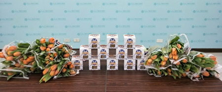 荷蘭貿易暨投資辦事處贈送的鬱金香與特產焦糖煎餅。
