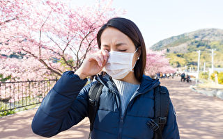流鼻水、鼻塞及眼睛痒等过敏症状，与中共肺炎轻症很相似，让患者容易担心是否被传染中共病毒。(Shutterstock)