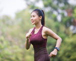 注意4个走路重点,走500步就能有3000步的效果。(Shutterstock)