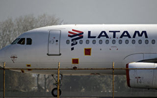 南美航空客機空中突然急降 致50人受傷