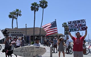 民众继续在加州海滩抗议 忧纽森极左倾向