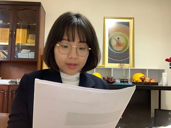 越南青年學員丹妮（Danni）交流如何向家人講述法輪功真相。（明慧網）