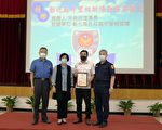 事业有成红顶商人 赠勤务袋嘉惠彰化守望相助队员
