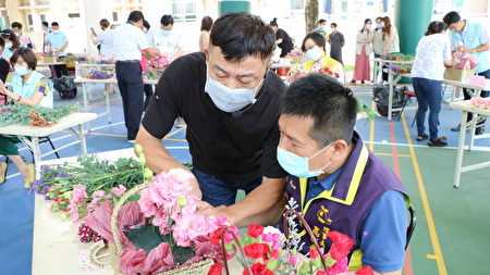黄敏惠推广嘉义市在地优质花卉举办花艺课 育人国小 母亲节 大纪元