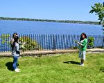疫情下拉開距離的婚禮：華裔新人在貝賽海邊結婚