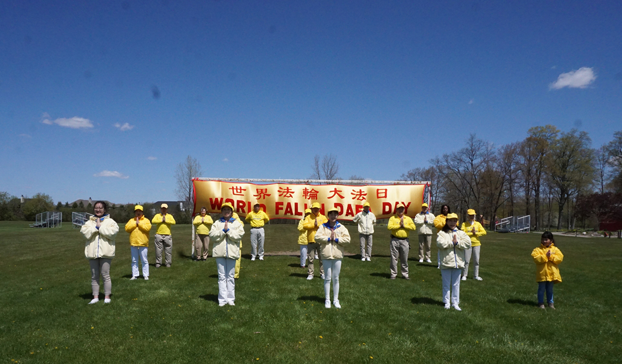 圖：2020年5月12日，密西根州大底特律地區，法輪功學員向李洪志大師祝壽及慶祝世界法輪大法日。（林慧心/大紀元）