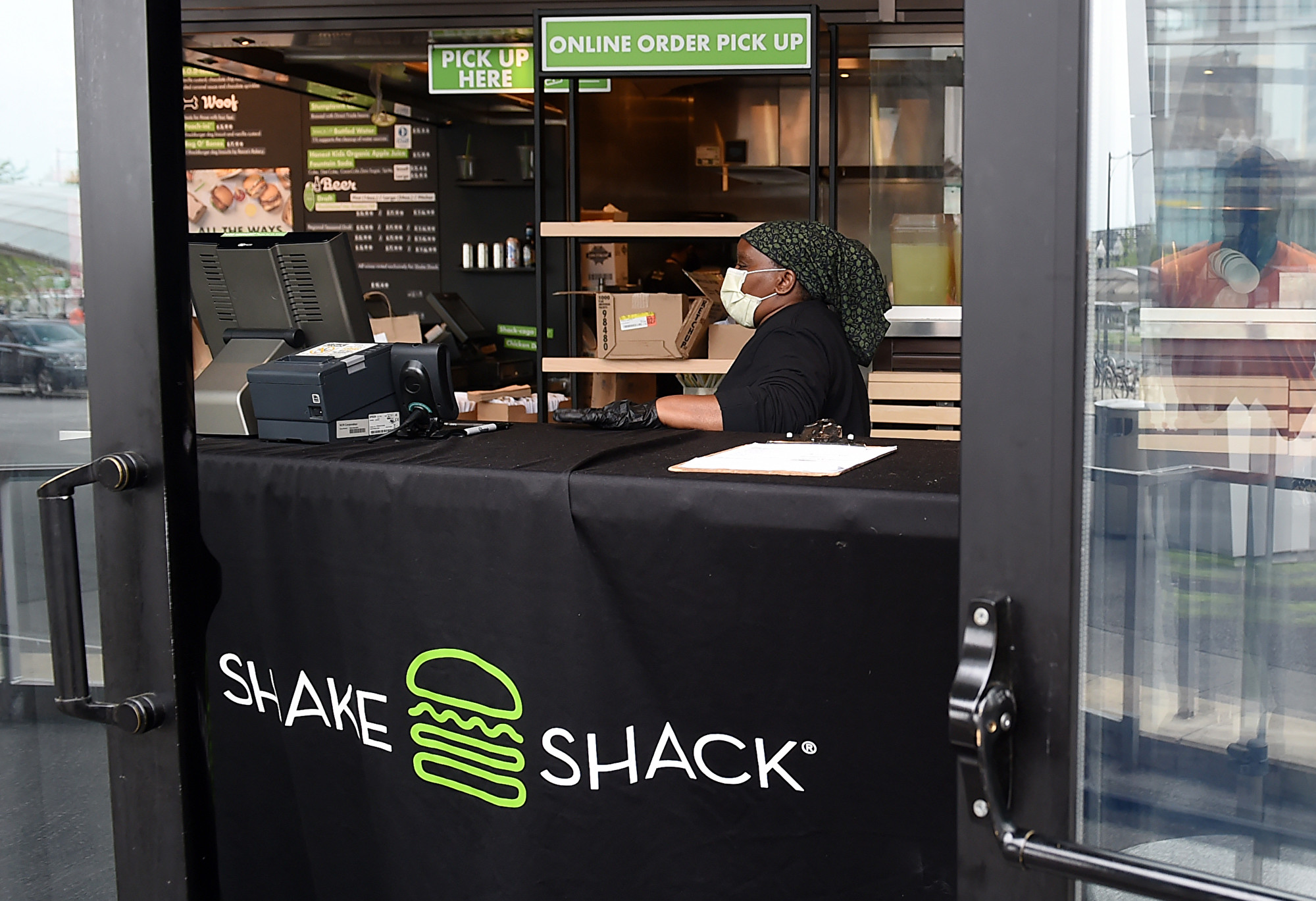 美東連鎖快餐店Shake Shack。 (Olivier DOULIERY / AFP / Getty Images)