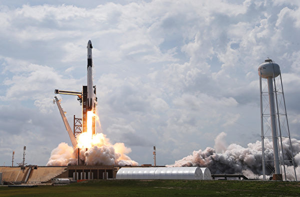 5月30日下午，SpaceX的龍飛船升空。（ Joe Raedle/Getty Images）