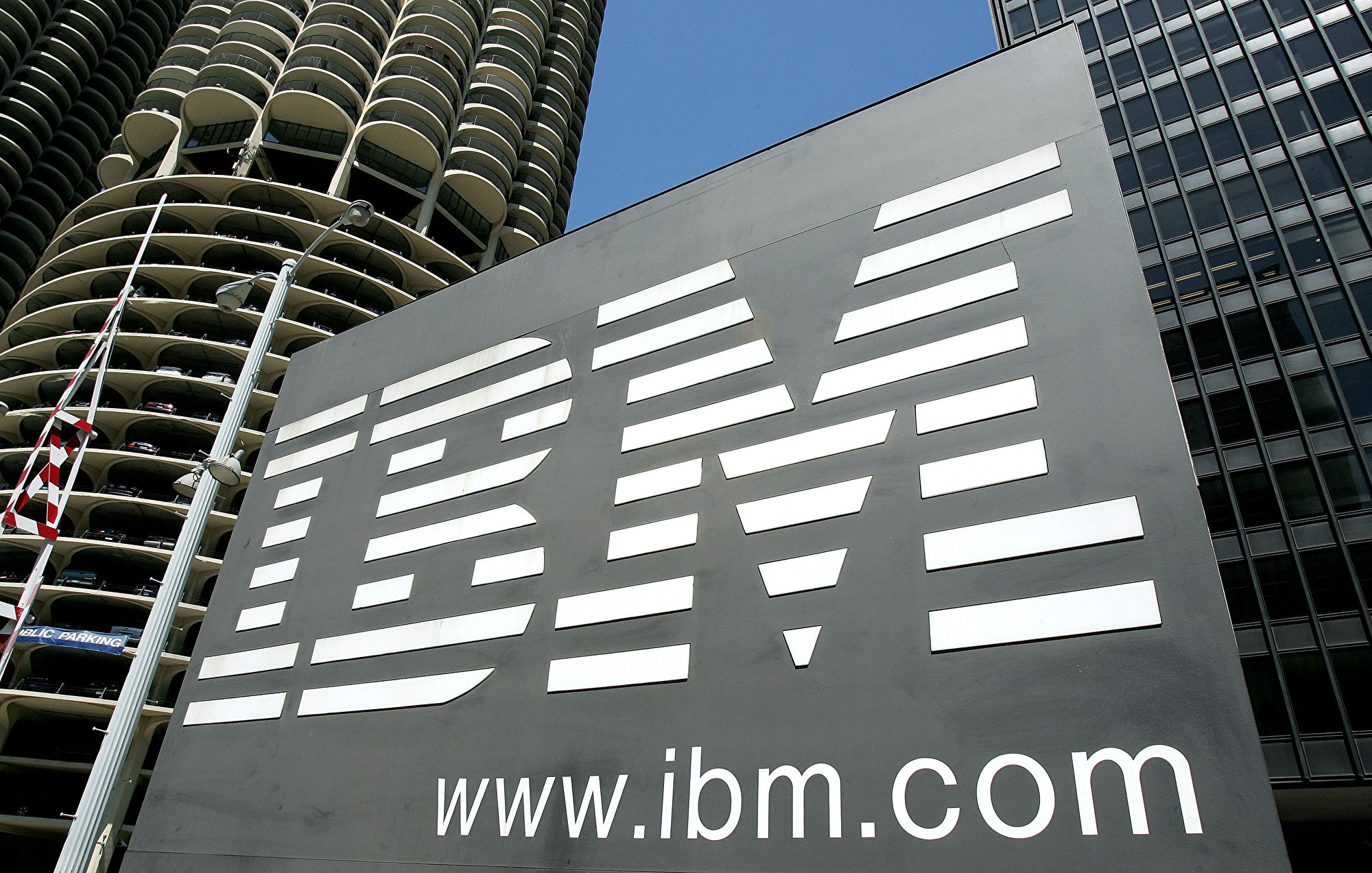 國際商業機器公司（IBM）宣布，全美員工在12月8日前都需要施打疫苗。(Tim Boyle/Getty Images)