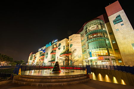 中坜大江购物中心外观-夜景。