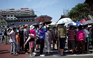 組圖：北京疫情再度緊張 民眾排隊檢測
