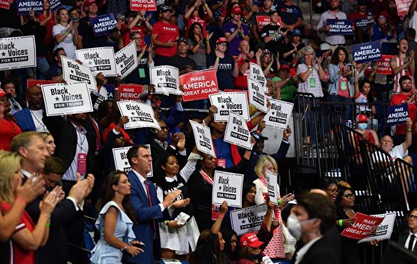 2020年6月20日，特朗普在俄克拉荷馬州塔爾薩競選集會上的觀眾。（Nicholas Kamm / AFP via Getty Images）