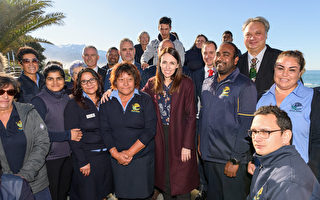 组图：新西兰总理访问南岛小镇 振兴旅游业