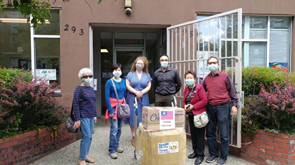 圖：加拿大台灣同鄉會在加拿大疫情期間，積極籌款從台灣購買防疫物質，捐贈給加國社區支持防疫前線。（大溫哥華台灣同鄉會提供）