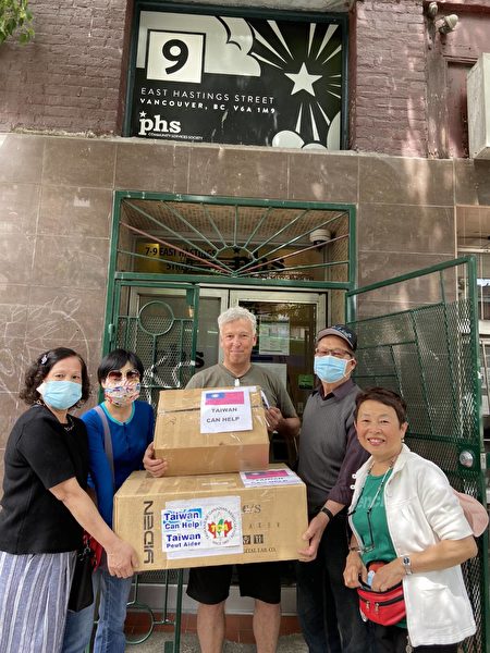 图：加拿大台湾同乡会在加拿大疫情期间，积极筹款从台湾购买防疫物质，捐赠给加国社区支持防疫前线。（大温哥华台湾同乡会提供）