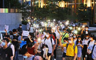 “反送中”周年 上千港民中环游行 53人被抓